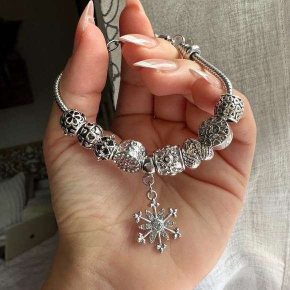 BRAND NEW Silver Holiday Charm Bracelet with 9 slide on artisan beads - Picture 12 of 13